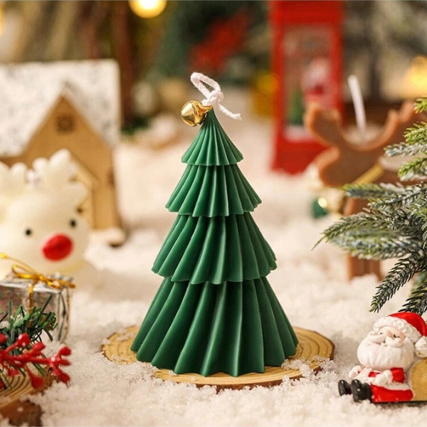 Christmas Tree Scented Candle Comes in Small Sizes and Two Colors (Green and White)